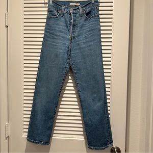 Levi’s Ribcage Straight Ankle Jeans